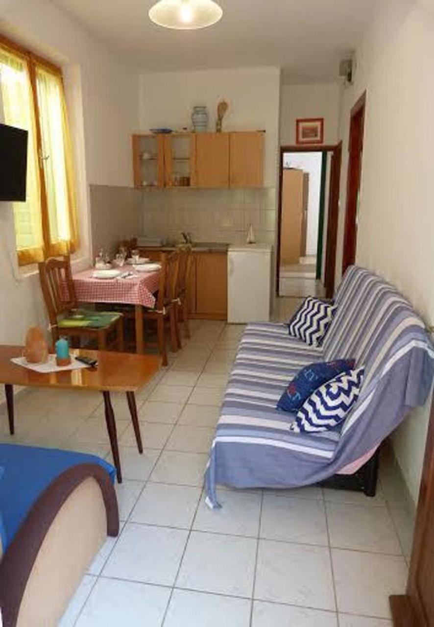 Holiday Home Villa Jadran - 10 M From Beach Preko Kültér fotó