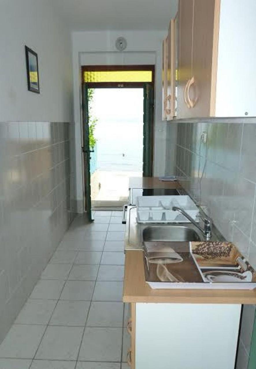 Holiday Home Villa Jadran - 10 M From Beach Preko Kültér fotó