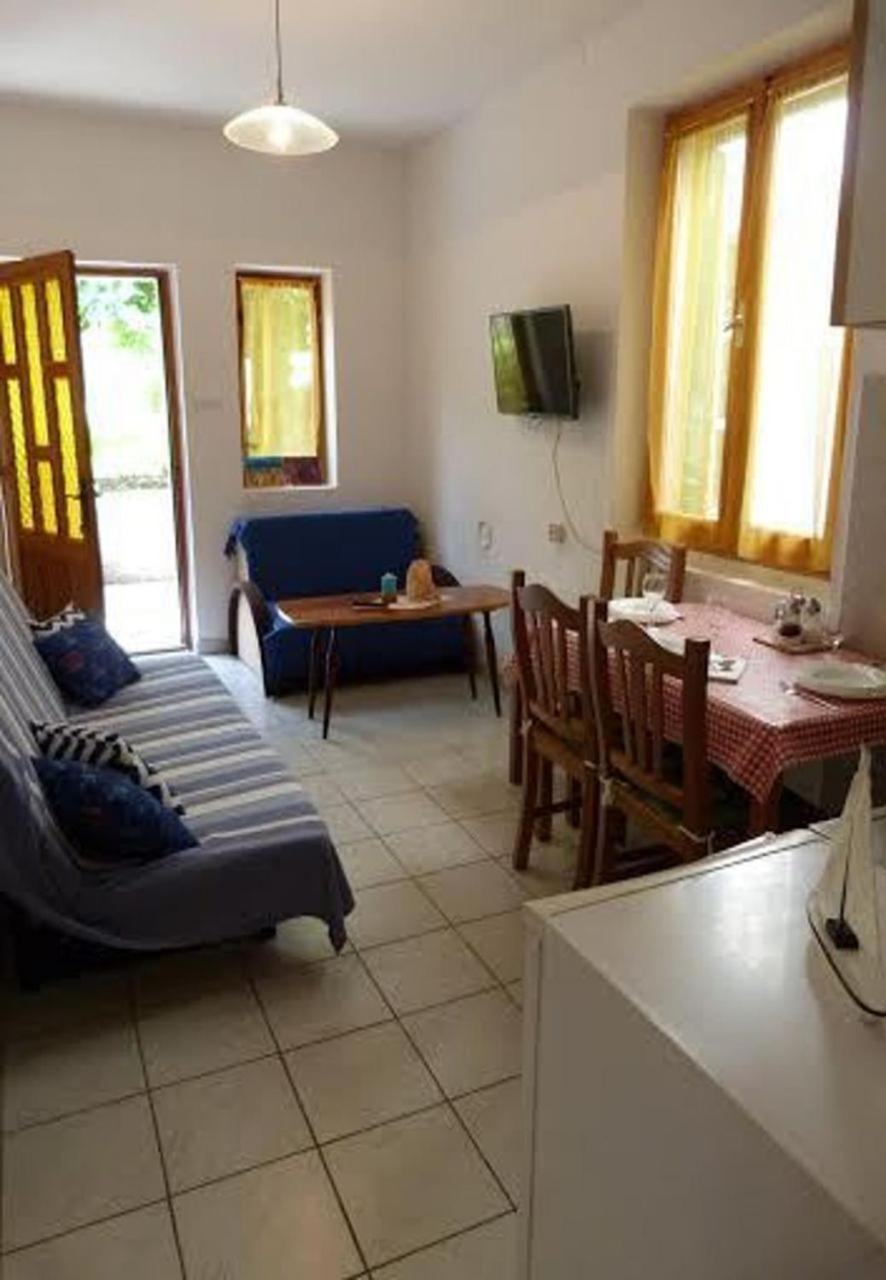 Holiday Home Villa Jadran - 10 M From Beach Preko Kültér fotó