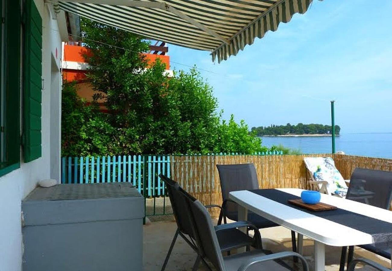 Holiday Home Villa Jadran - 10 M From Beach Preko Kültér fotó